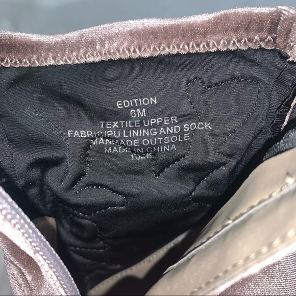 Steve Madden Size 6m gray suede booties with embroidered flowers - Picture 3 of 15